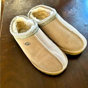 Ugg Tasman size 6.